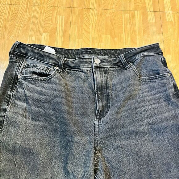 American Eagle Women's Strigid Mom Jean Size 16 Black High Rise - Picture 2 of 7